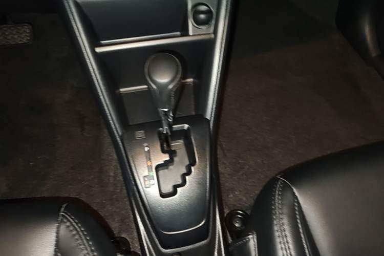 Used Toyota YARiS L Zhi Xiang 2021 1.5L CVT Leading Edition Gear Lever