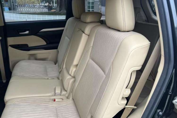 Used Toyota YARiS L Zhi Xiang 2021 1.5L CVT Leading Edition Interior 8
