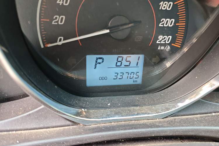 Used Toyota YARiS L Zhi Xiang 2021 1.5L CVT Leading Edition Odometer Close Up