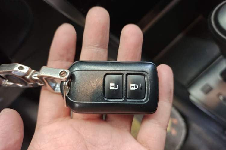 Used Toyota YARiS L Zhi Xiang 2021 1.5L CVT Leading Edition Vehicle Key