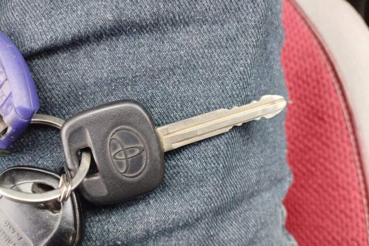 Used Toyota YARiS L Zhi Xiang 2021 1.5L CVT Luxury Edition Vehicle Key