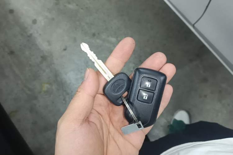 Used Toyota YARiS L Zhi Xiang 2021 1.5L CVT Leading Edition Vehicle Key