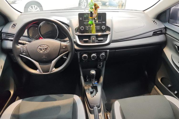 Used Toyota YARiS L Zhi Xiang 2022 1.5L CVT Leading PLUS Edition Center Console