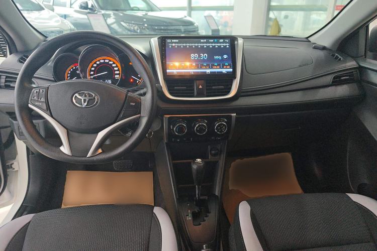Used Toyota YARiS L Zhi Xiang 2022 1.5L CVT Leading PLUS Edition Center Console