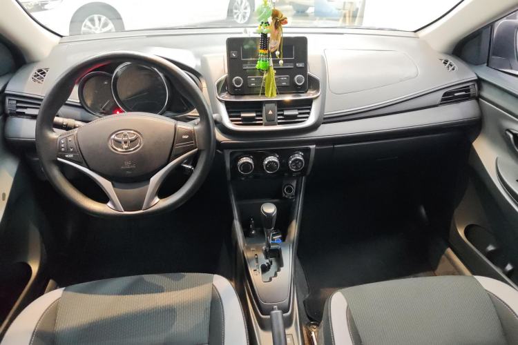 Used Toyota YARiS L Zhi Xiang 2022 1.5L CVT Leading PLUS Edition Center Console