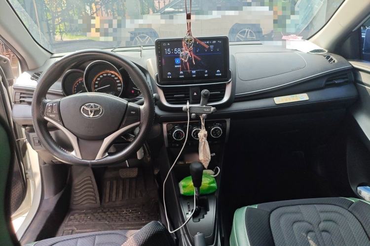 Used Toyota YARiS L Zhi Xiang 2022 1.5L CVT Leading PLUS Edition Center Console