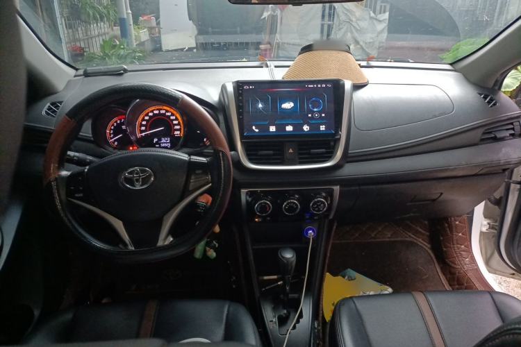 Used Toyota YARiS L Zhi Xiang 2022 1.5L CVT Leading PLUS Edition Center Console
