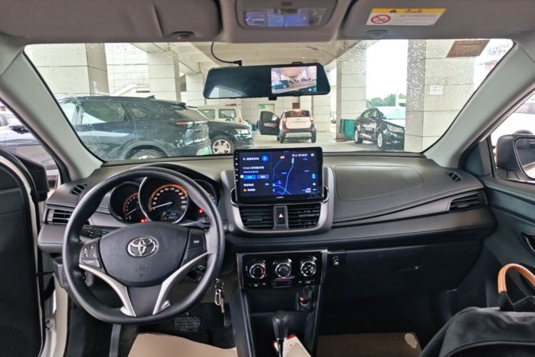 Used Toyota YARiS L Zhi Xiang 2022 1.5L CVT Leading PLUS Edition Center Console