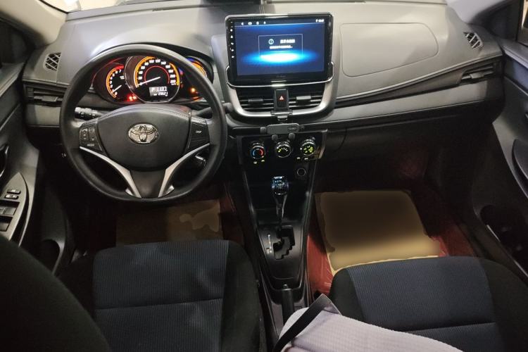 Used Toyota YARiS L Zhi Xiang 2022 1.5L CVT Leading PLUS Edition Center Console