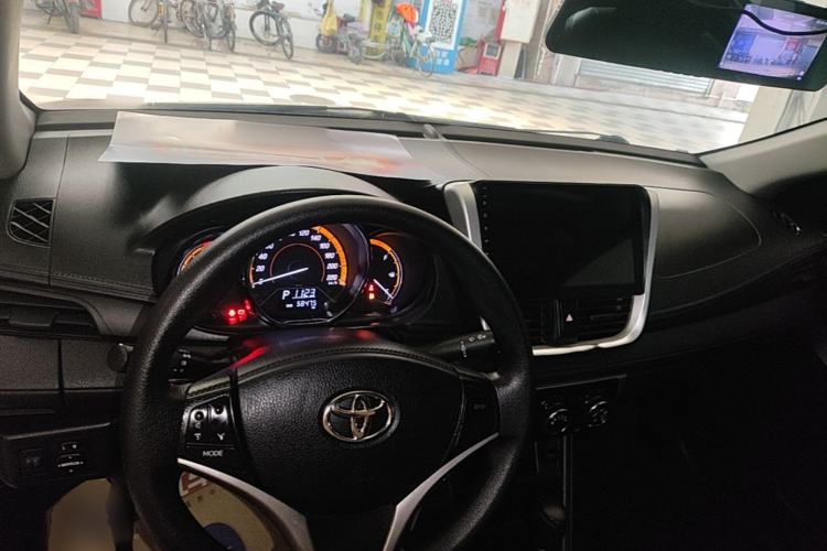 Used Toyota YARiS L Zhi Xiang 2022 1.5L CVT Leading PLUS Edition Center Console