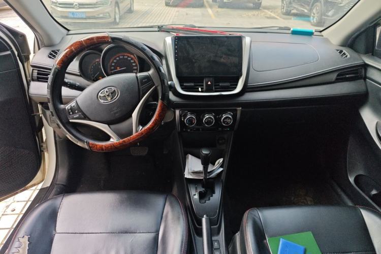 Used Toyota YARiS L Zhi Xiang 2022 1.5L CVT Leading PLUS Edition Center Console