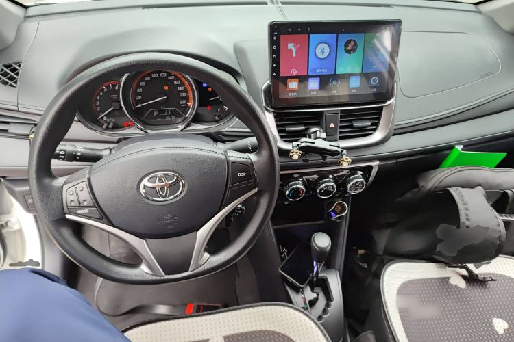 Used Toyota YARiS L Zhi Xiang 2022 1.5L CVT Leading PLUS Edition Center Console