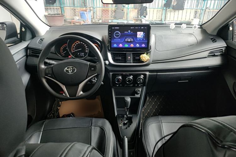 Used Toyota YARiS L Zhi Xiang 2022 1.5L CVT Leading PLUS Edition Center Console
