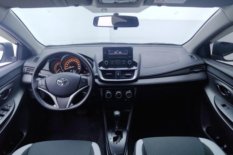 Used Toyota YARiS L Zhi Xiang 2022 1.5L CVT Leading PLUS Edition Center Console