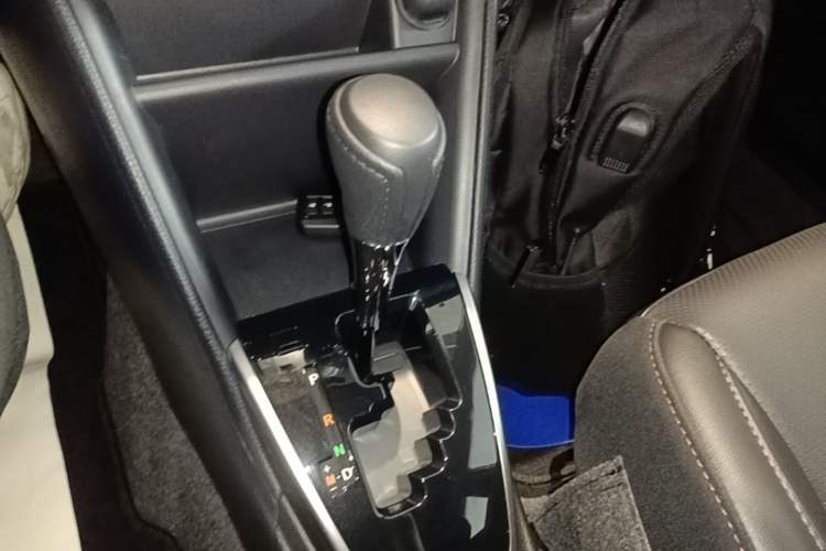 Used Toyota YARiS L Zhi Xiang 2022 1.5L CVT Luxury PLUS Edition Gear Lever