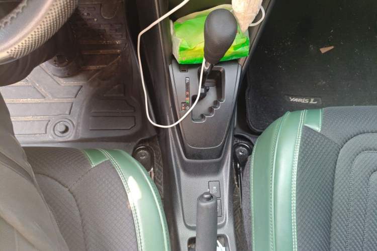 Used Toyota YARiS L Zhi Xiang 2022 1.5L CVT Leading PLUS Edition Gear Lever