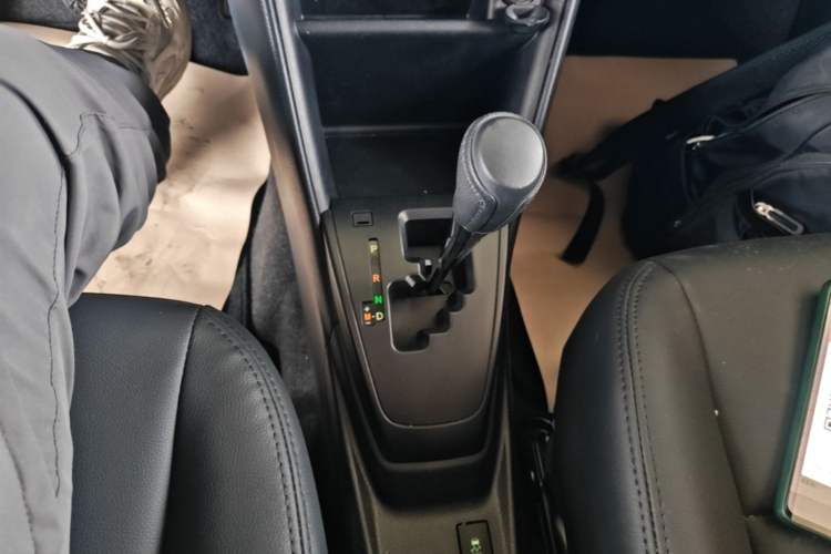 Used Toyota YARiS L Zhi Xiang 2022 1.5L CVT Leading PLUS Edition Gear Lever