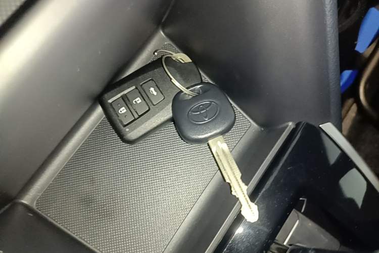 Used Toyota YARiS L Zhi Xiang 2022 1.5L CVT Luxury PLUS Edition Vehicle Key