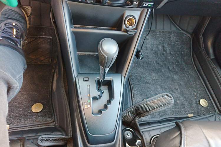 Used Toyota YARiS L Zhi Xuan 2016 Revised 1.5E CVT Charming Edition Gear Lever