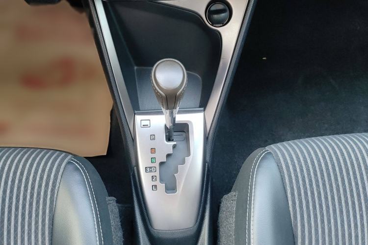 Used Toyota YARiS L Zhi Xuan 2015 1.5G Automatic Orange Limited Edition Gear Lever