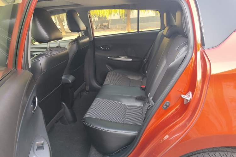 Used Toyota YARiS L Zhi Xuan 2015 1.5G Automatic Orange Limited Edition Interior 4