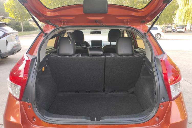 Used Toyota YARiS L Zhi Xuan 2015 1.5G Automatic Orange Limited Edition Trunk