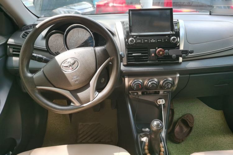 Used Toyota YARiS L Zhi Xuan 2014 1.5G Manual Xuan Dong Edition Center Console
