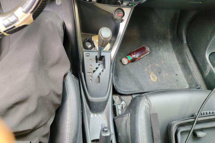 Used Toyota YARiS L Zhi Xuan 2014 1.3E Automatic Charm Edition Gear Lever