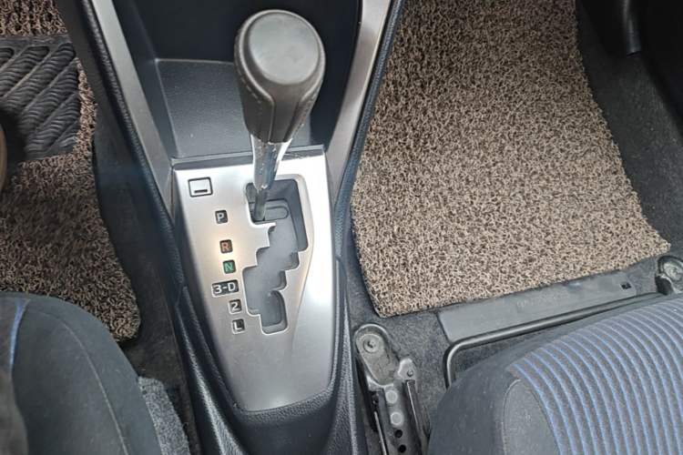 Used Toyota YARiS L Zhi Xuan 2014 1.5G Automatic Xuan Dong Edition Gear Lever