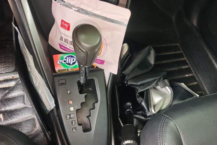 Used Toyota YARiS L Zhi Xuan 2014 1.3E Automatic Charm Edition Gear Lever