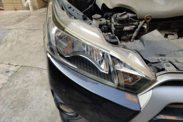 Used Toyota YARiS L Zhi Xuan 2014 1.5G Manual Xuan Dong Edition Right Front Headlight