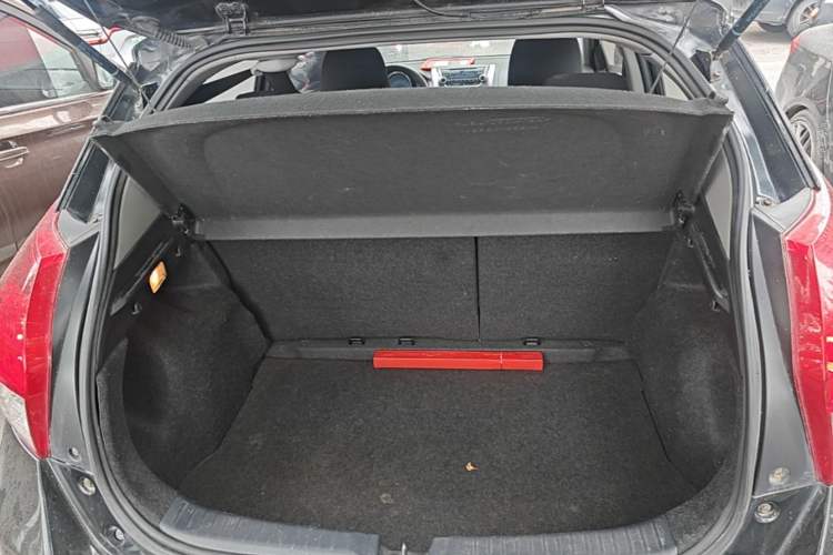Used Toyota YARiS L Zhi Xuan 2014 1.5G Automatic Xuan Dong Edition Trunk
