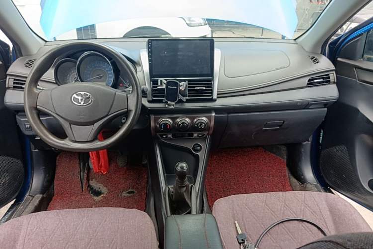 Used Toyota YARiS L Zhi Xuan 2014 1.3E Manual Charm Edition Center Console