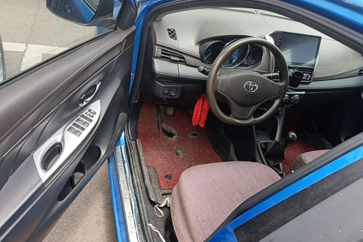 Used Toyota YARiS L Zhi Xuan 2014 1.3E Manual Charm Edition Driver Seat