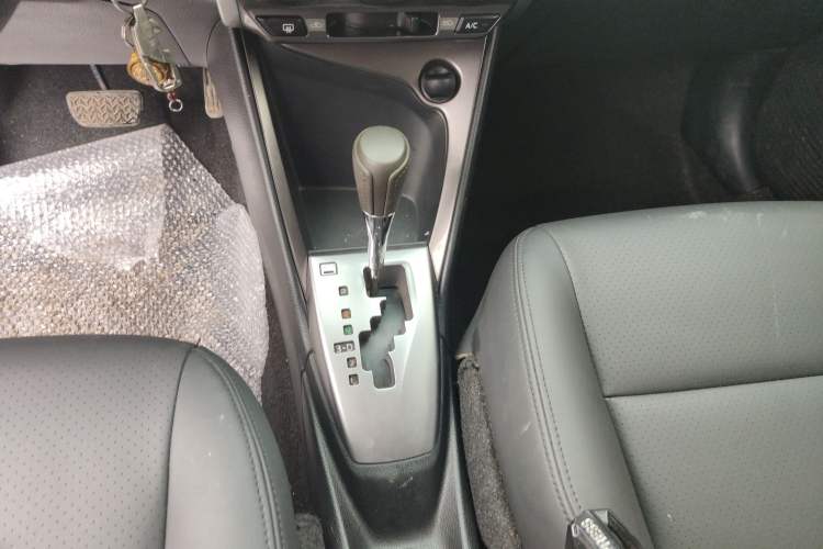 Used Toyota YARiS L Zhi Xuan 2014 1.5G Automatic Xuan Dong Edition Gear Lever