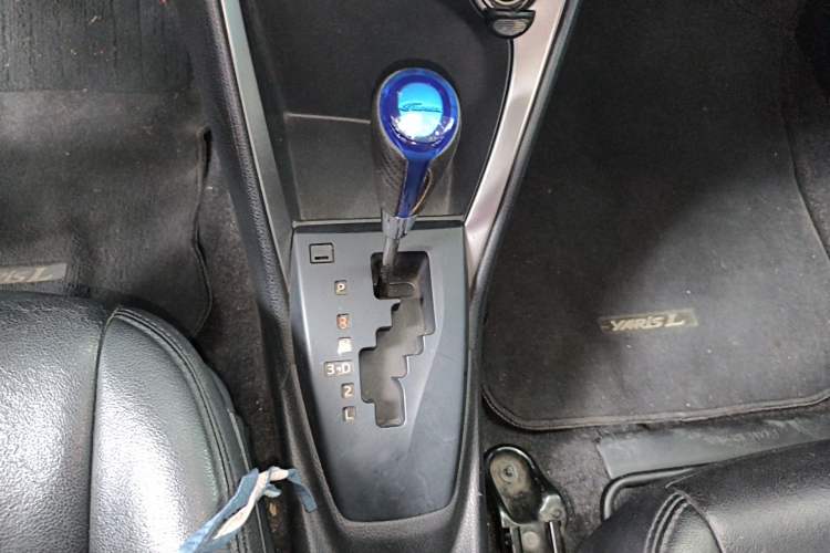 Used Toyota YARiS L Zhi Xuan 2014 1.5G Automatic Xuan Dong Edition Gear Lever