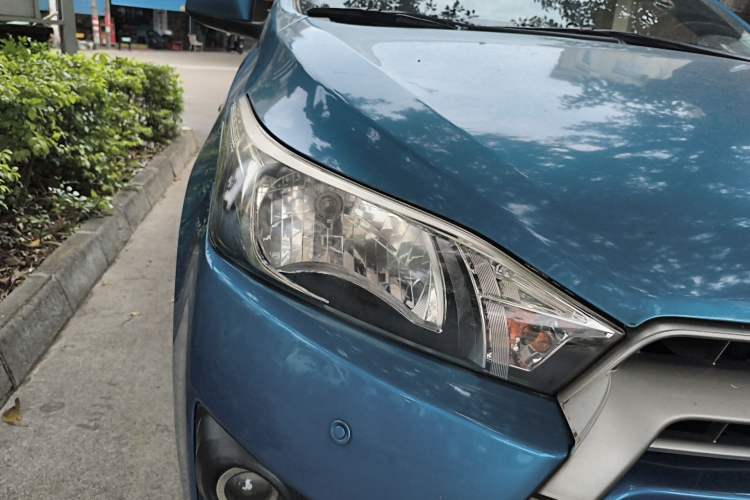Used Toyota YARiS L Zhi Xuan 2014 1.5G Automatic Xuan Dong Edition Right Front Headlight