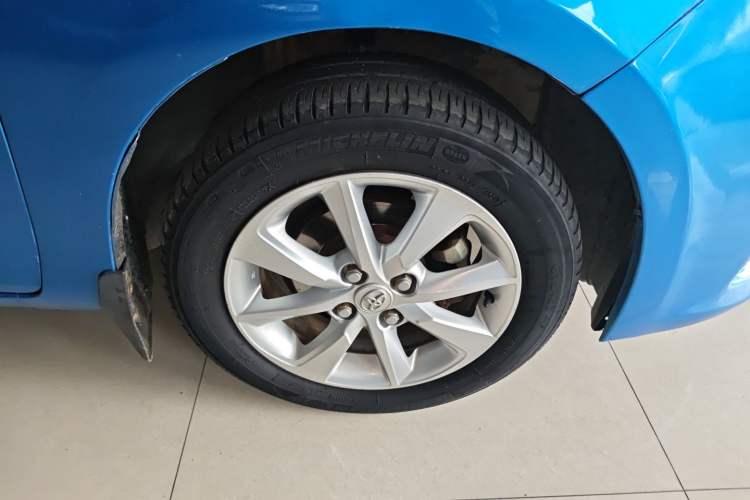 Used Toyota YARiS L Zhi Xuan 2014 1.5G Automatic Xuan Dong Edition Right Front Wheel Hub