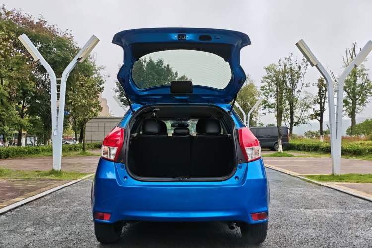 Used Toyota YARiS L Zhi Xuan 2014 1.3E Automatic Charm Edition Trunk