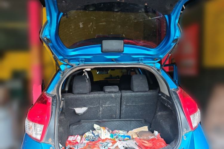 Used Toyota YARiS L Zhi Xuan 2014 1.3E Automatic Charm Edition Trunk