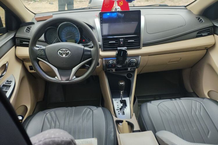Used Toyota YARiS L Zhi Xuan 2014 1.5 GS Automatic Sharp Edition Center Console