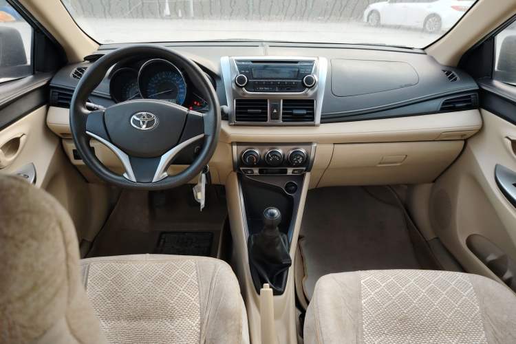 Used Toyota YARiS L Zhi Xuan 2014 1.5G Manual Xuan Dong Edition Center Console