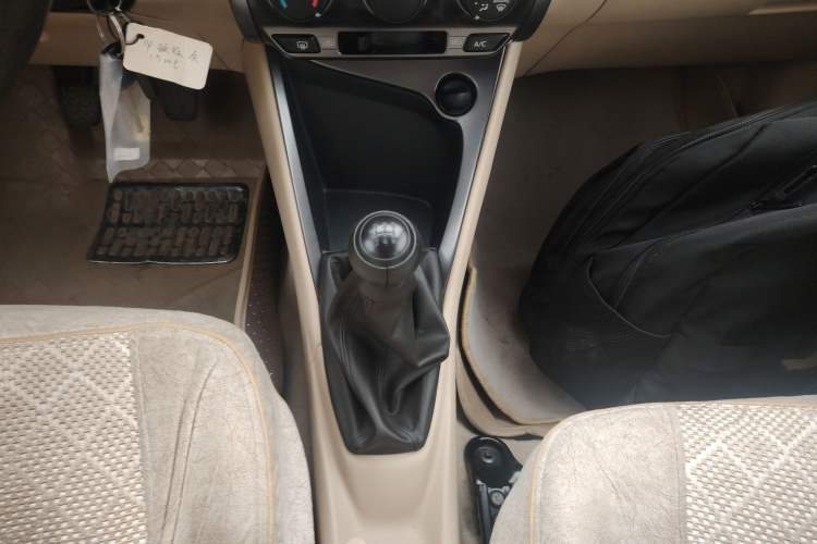 Used Toyota YARiS L Zhi Xuan 2014 1.5G Manual Xuan Dong Edition Gear Lever