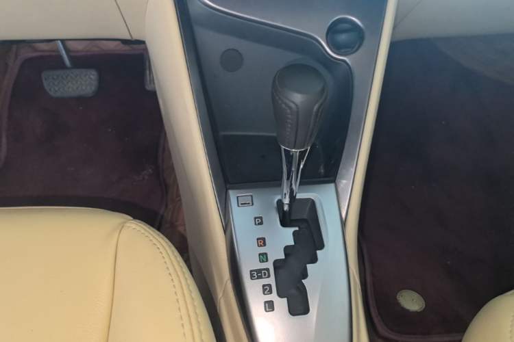 Used Toyota YARiS L Zhi Xuan 2014 1.5G Automatic Xuan Dong Edition Gear Lever