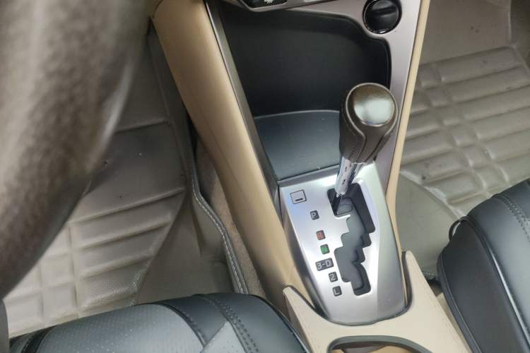 Used Toyota YARiS L Zhi Xuan 2014 1.5 GS Automatic Sharp Edition Gear Lever