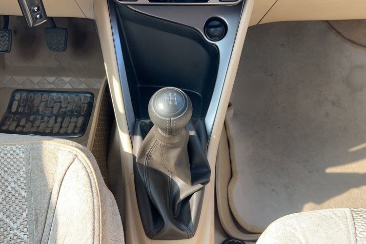 Used Toyota YARiS L Zhi Xuan 2014 1.5G Manual Xuan Dong Edition Gear Lever