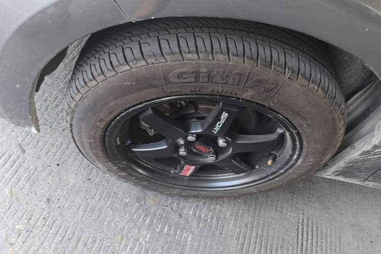 Used Toyota YARiS L Zhi Xuan 2014 1.5G Automatic Xuan Dong Edition Left Front Wheel Hub