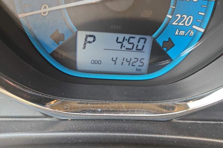 Used Toyota YARiS L Zhi Xuan 2014 1.3E Automatic Charm Edition Odometer Close Up