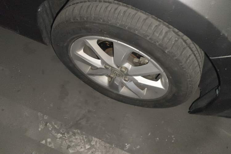 Used Toyota YARiS L Zhi Xuan 2014 1.3E Automatic Charm Edition Right Front Wheel Hub