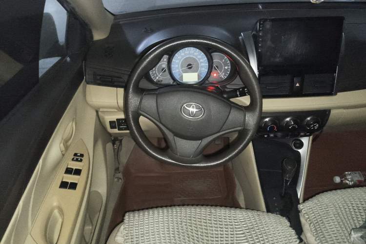 Used Toyota YARiS L Zhi Xuan 2014 1.3E Automatic Charm Edition Steering Wheel
